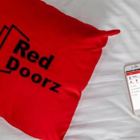 Reddoorz Near Bethesda Manado Hotell Exteriör bild