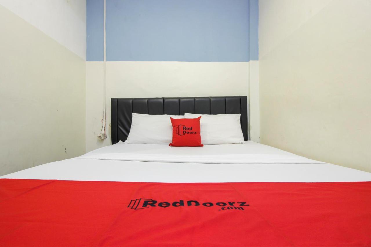Reddoorz Near Bethesda Manado Hotell Exteriör bild